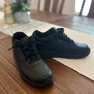 Youth 5.5 Nike Air Max Shoes